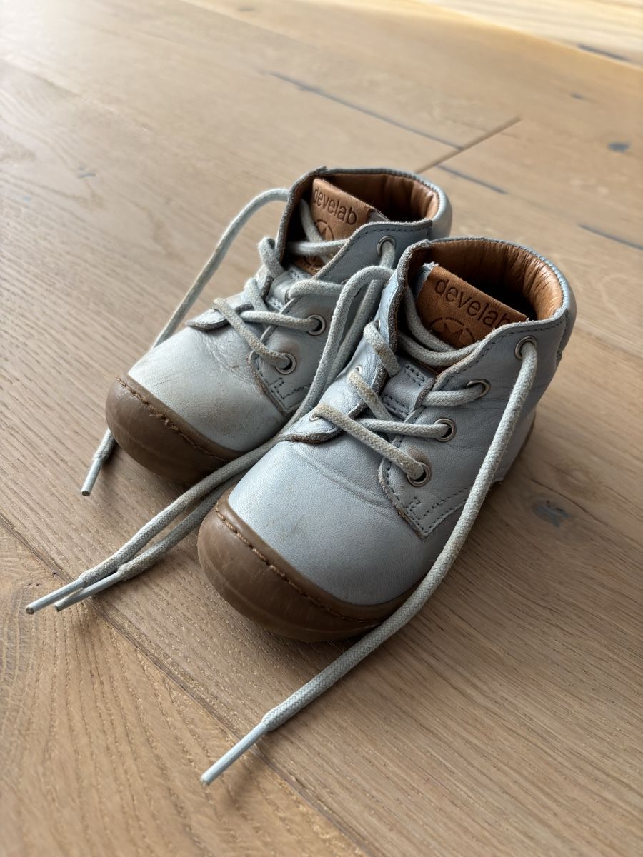 Scarpe per ragazzi: Kinderschuhe Grösse 22 – Usato da Gossau ZH venduto da biancacasutt
