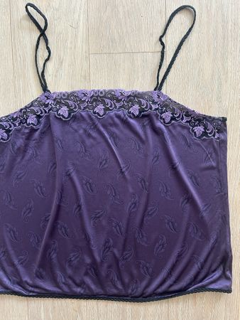 Damen Top lila mit Spitze Grösse L