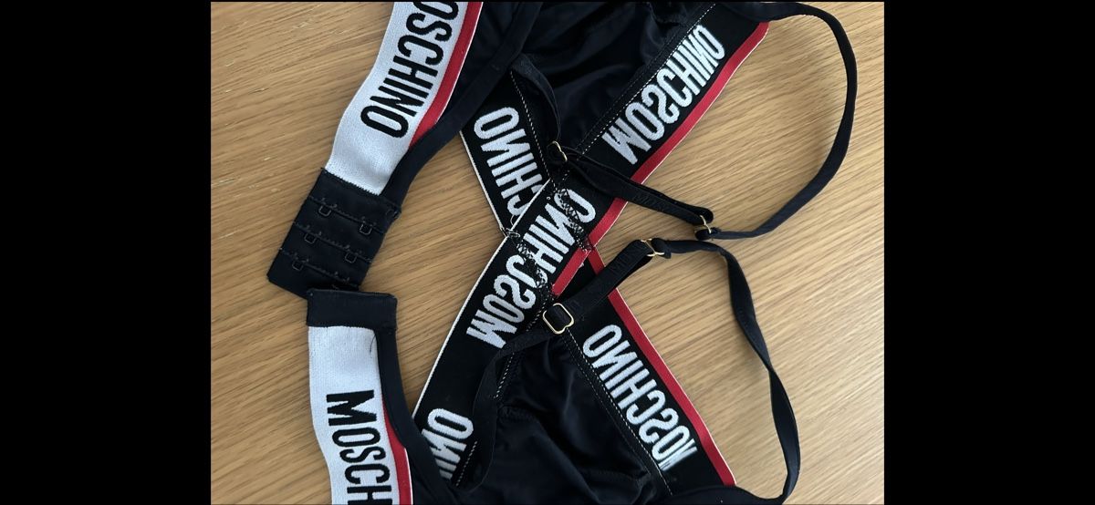 Moschino Tops: Moschino BH 36 – Gebraucht aus Näfels von Siljab 1