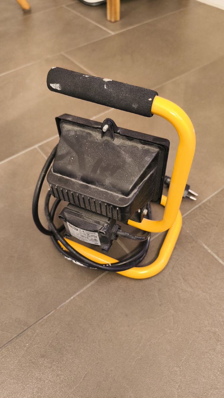 Lampade: Scheinwerfer Ayce | 150W – Usato da Niederurnen venduto da TechReUse 1