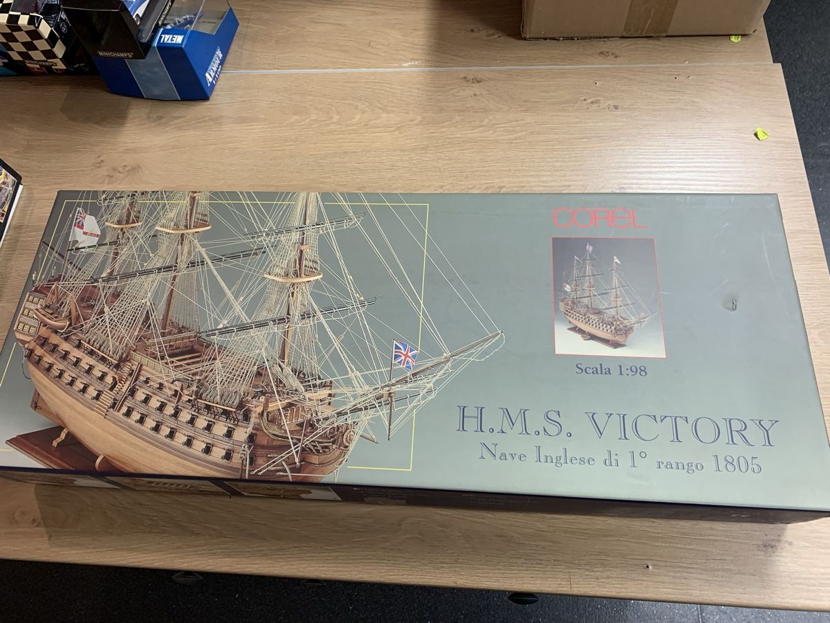 Kit di costruzioni: Modellschiff H.M.S. Victory Corel 1:98 Laden neu – Nuovo e nell'imballaggio originale da Horgen venduto da Modellcar010
