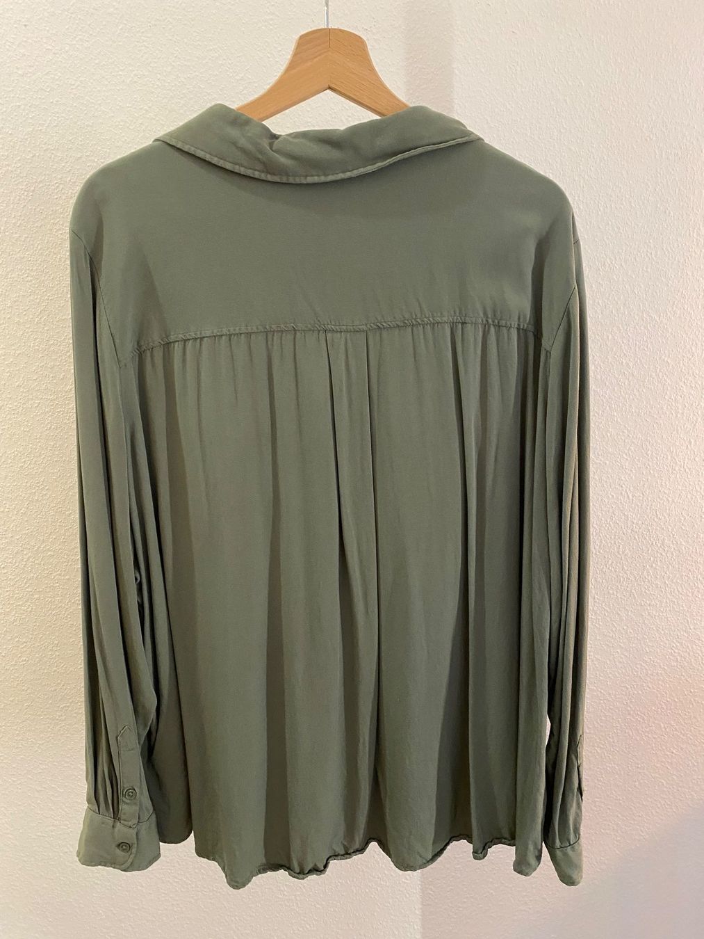 H&M Camicette: H&M Bluse langarm oliv Gr. 54 – Usato da Pratteln venduto da a23_j2gs 1