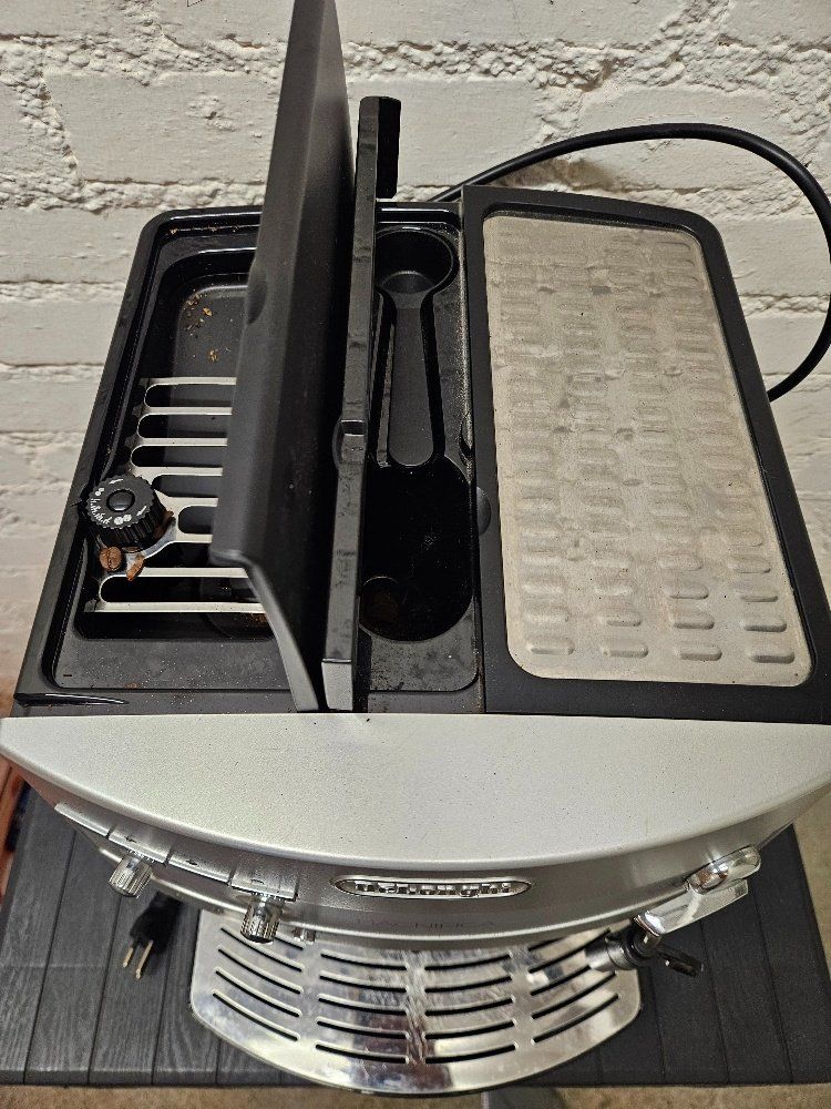 De'Longhi Macchine per caffè & Macchine per espresso: DeLonghi Magnifica – Usato da Zürich venduto da mimi_zh 2