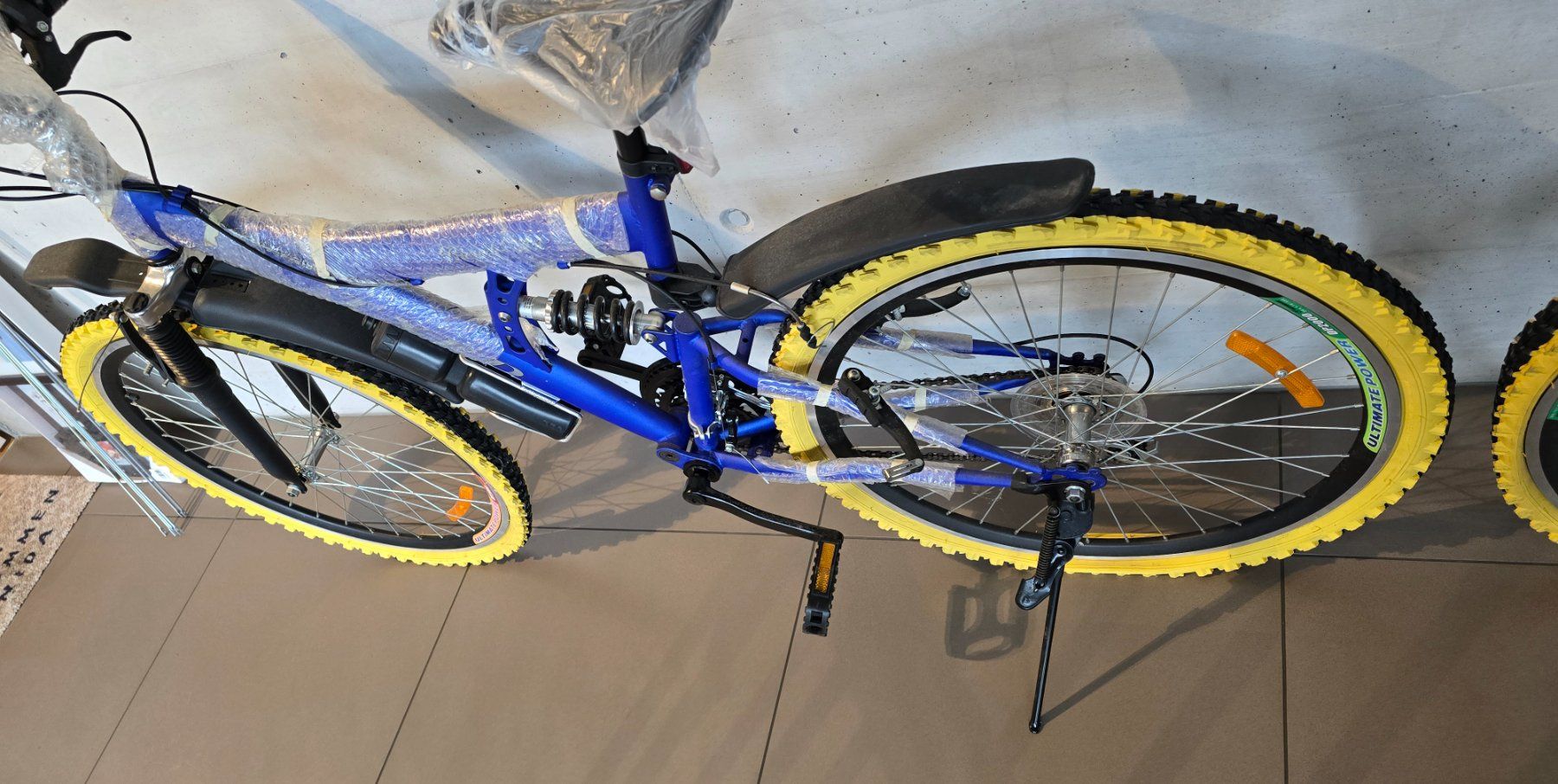 Velos: Neues Mountainbike Blau – Neu und originalverpackt aus Winterthur von Versus0 3