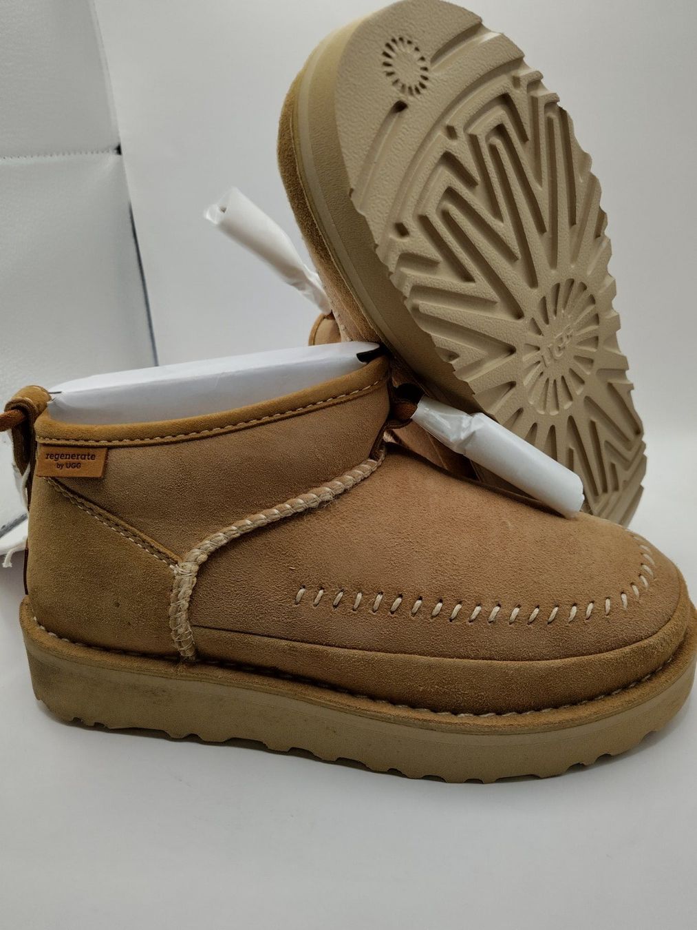 Ugg Scarpe da donna: UGG - Classic Ultra Mini Crafted Regenerate Boot Gr. 36 – Nuovo e nell'imballaggio originale da Dällikon venduto da Retouren_Resale
