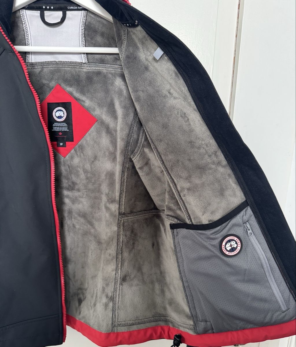 Canada Goose Giacche: NEU Canada Goose Softshell Jacke Gr. S schwarz rot – Nuovo (secondo la descrizione) da Zug venduto da Penthesileia 2