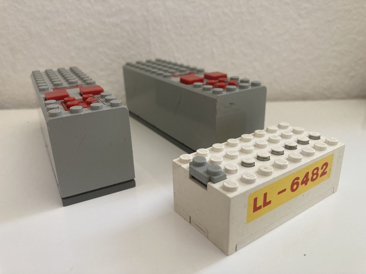Lego Kit di costruzioni: 3x alte Lego Batterieboxen  – Usato da Rombach venduto da polymerase01
