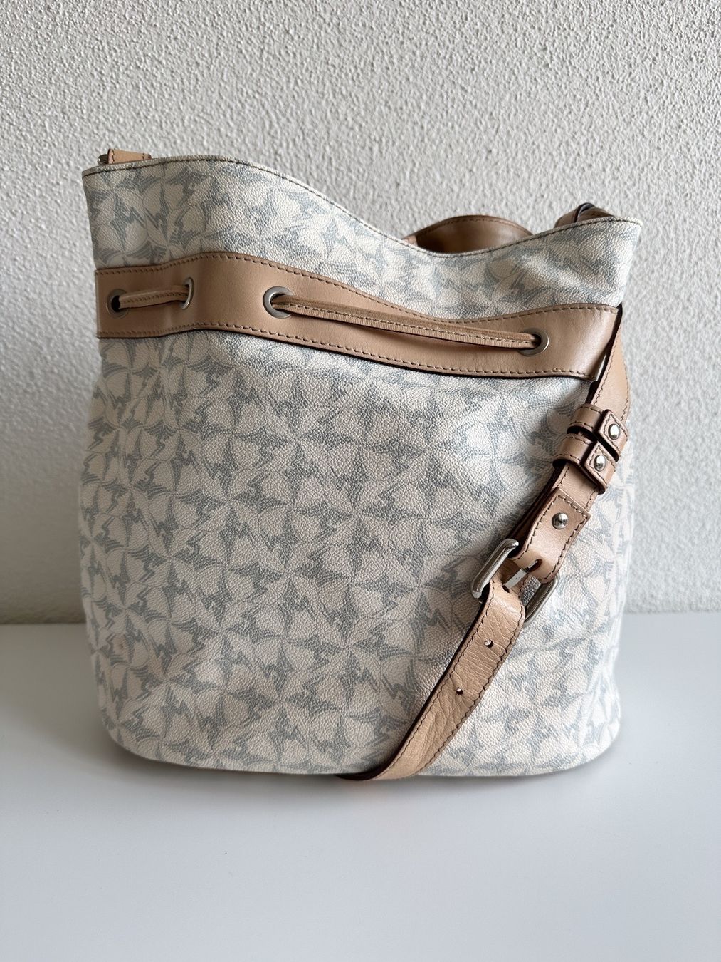 Maison Mollerus Taschen für Damen: Maison Mollerus Beuteltasche, weiss/blau mit silber – Gebraucht aus Dübendorf von 9320 2
