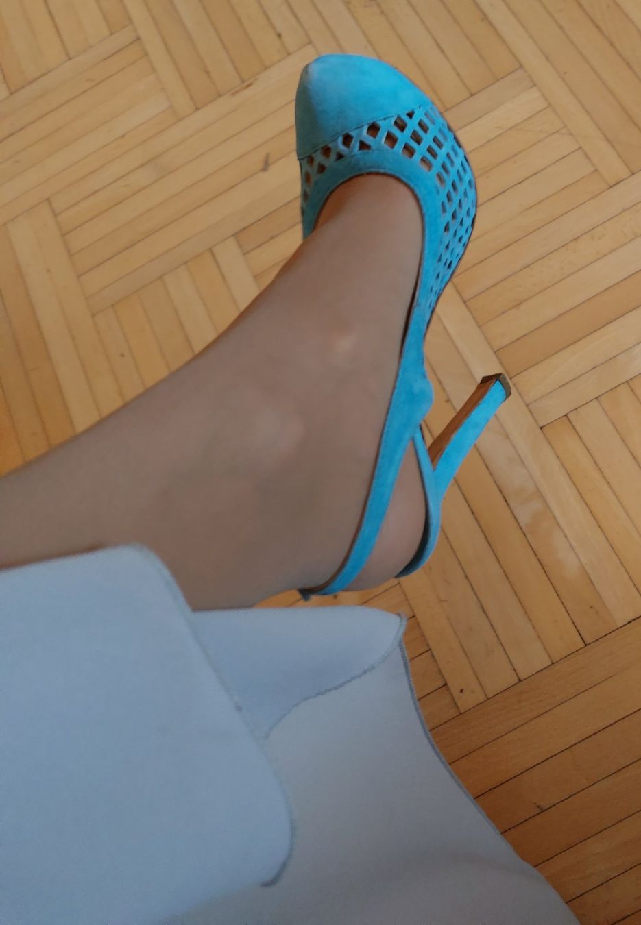 Scarpe da donna: Hellblaue Wildleder Sandalen Gr. 37.5 Frühling / Pollini – Usato da Romanshorn venduto da SwissEnn 1