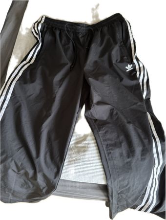Adidas Trainingshose schwarz Gr L 42/44