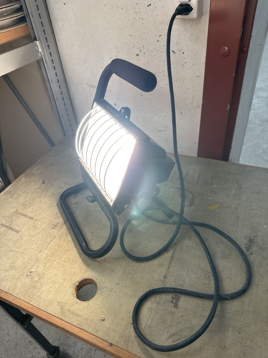 Lampade: Robuste Arbeitslampe / Baulampe / Halogenstrahler – Usato da Winterthur venduto da haelag 2