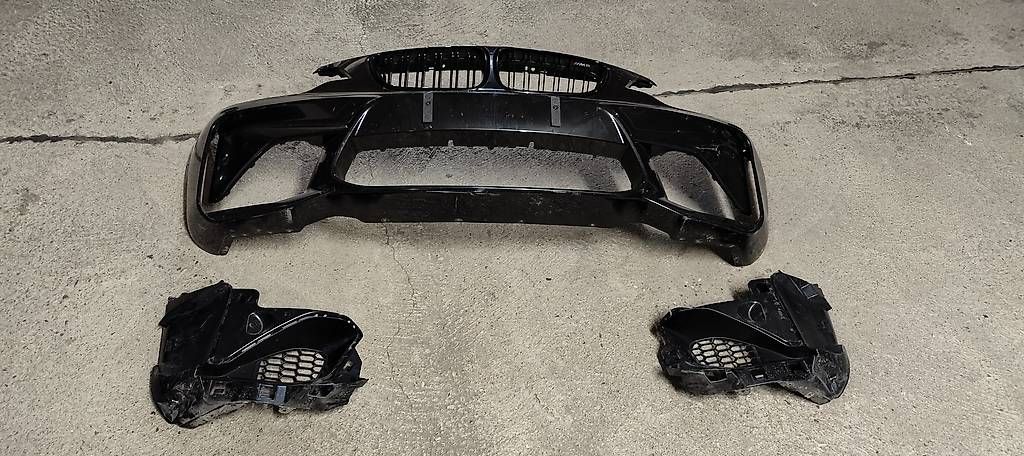 Tutti pezzi di ricambio auto: Originale schwarze BMW M2 Stoßstange  – Usato da Reinach AG venduto da pat_m26y
