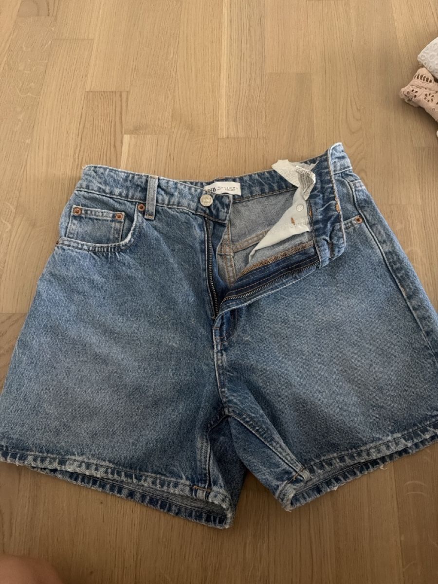 Zara Jeans: Shorts Denim size 38 – Gebraucht aus Glattpark(Opfikon) von der_dh8z