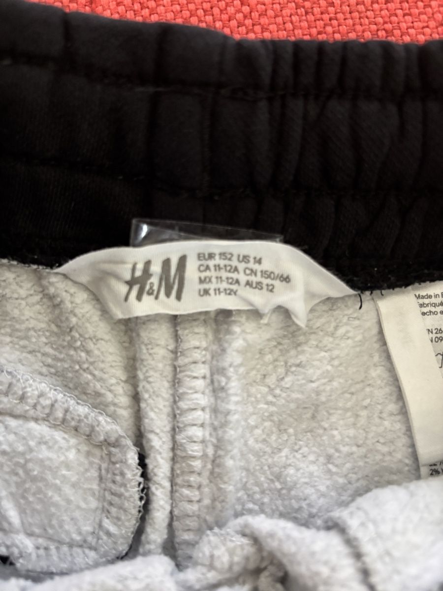 H&M Pantaloni: Short H&M gris clair taille 152 – Usato da Sion venduto da tchana77 2