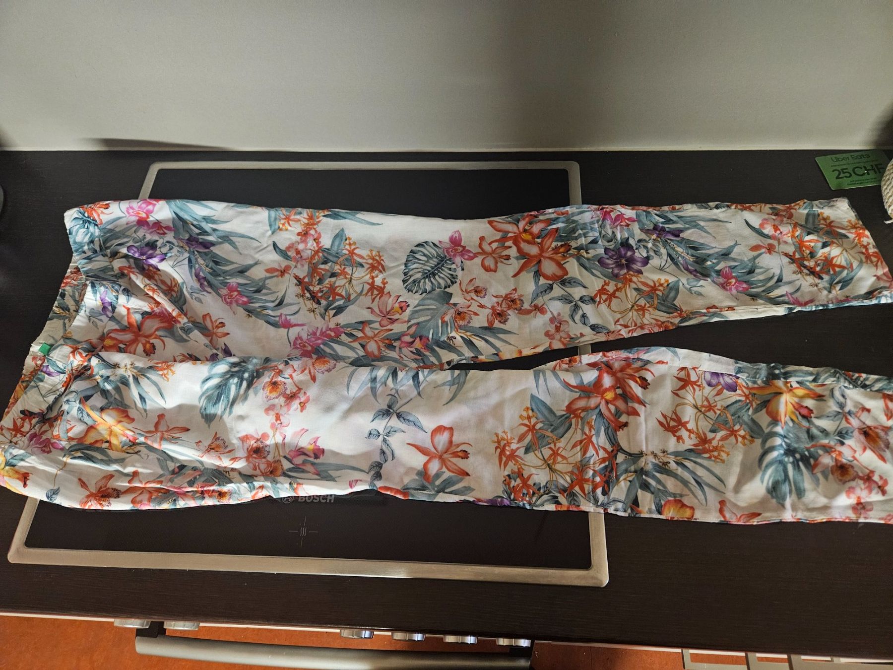 Benetton Pantaloni: Benetton dünne Blumenhose Gr. S – Usato da Luzern venduto da Staenker