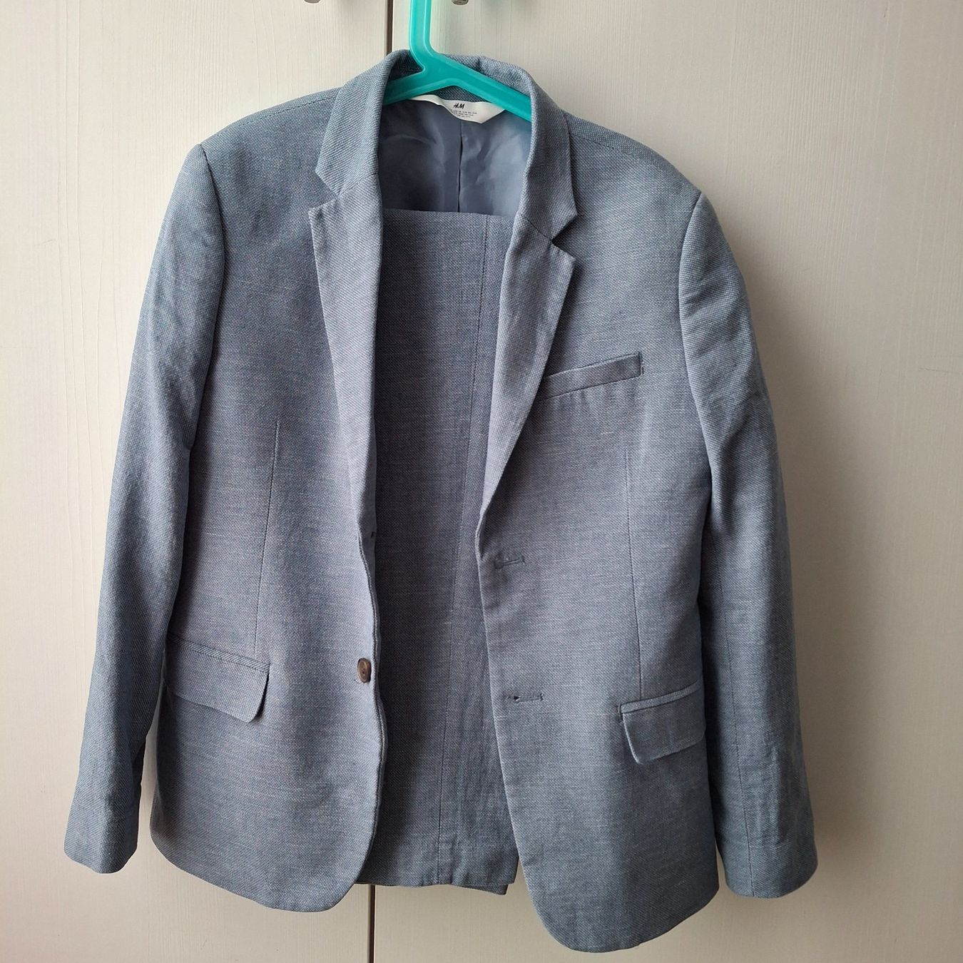 H&M Completi: Anzug Junge grau/hellblau Gr. 146 – Usato da Suhr venduto da lihuee