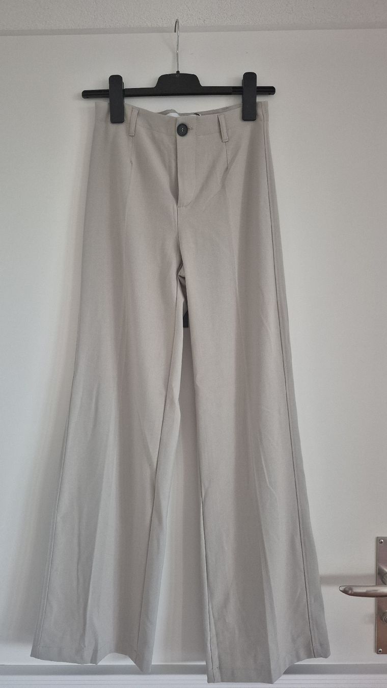 Bershka Pantaloni: Pantalon neuf wide leg – Nuovo e nell'imballaggio originale da Villars-sur-Glâne venduto da ninisabri