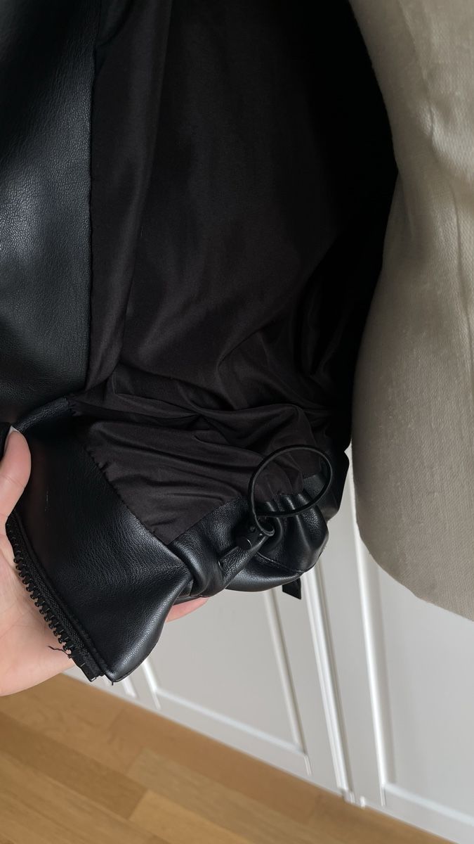 Zara Giacche: Stylische Bomberjacke Leder Imitat – Usato da Schlieren venduto da hye_jv95 4