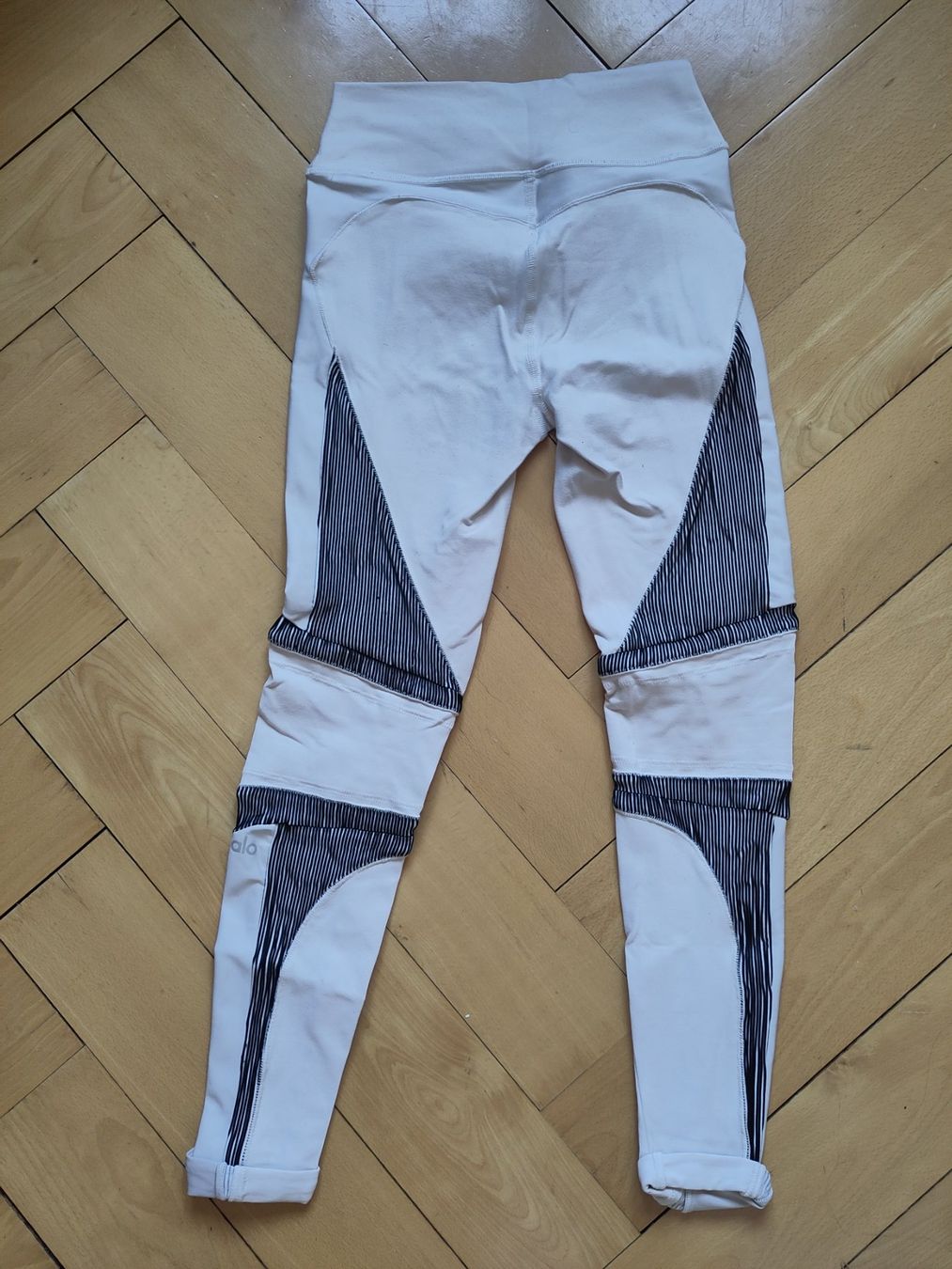 Alo Yoga Leggings: Alo Yoga Legging - Electric Bone – Nuovo (secondo la descrizione) da Luzern venduto da birnli 2