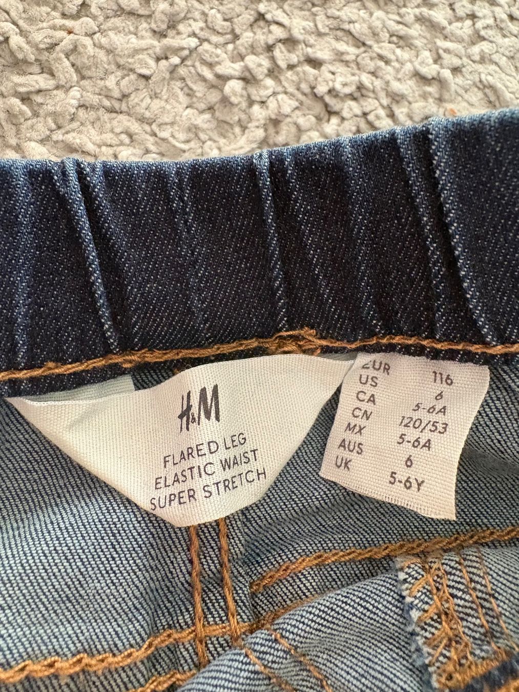 H&M Pantaloni: Mädchen Jeans dunkelblau mit Nieten – Usato da Zofingen venduto da SaraMay 1