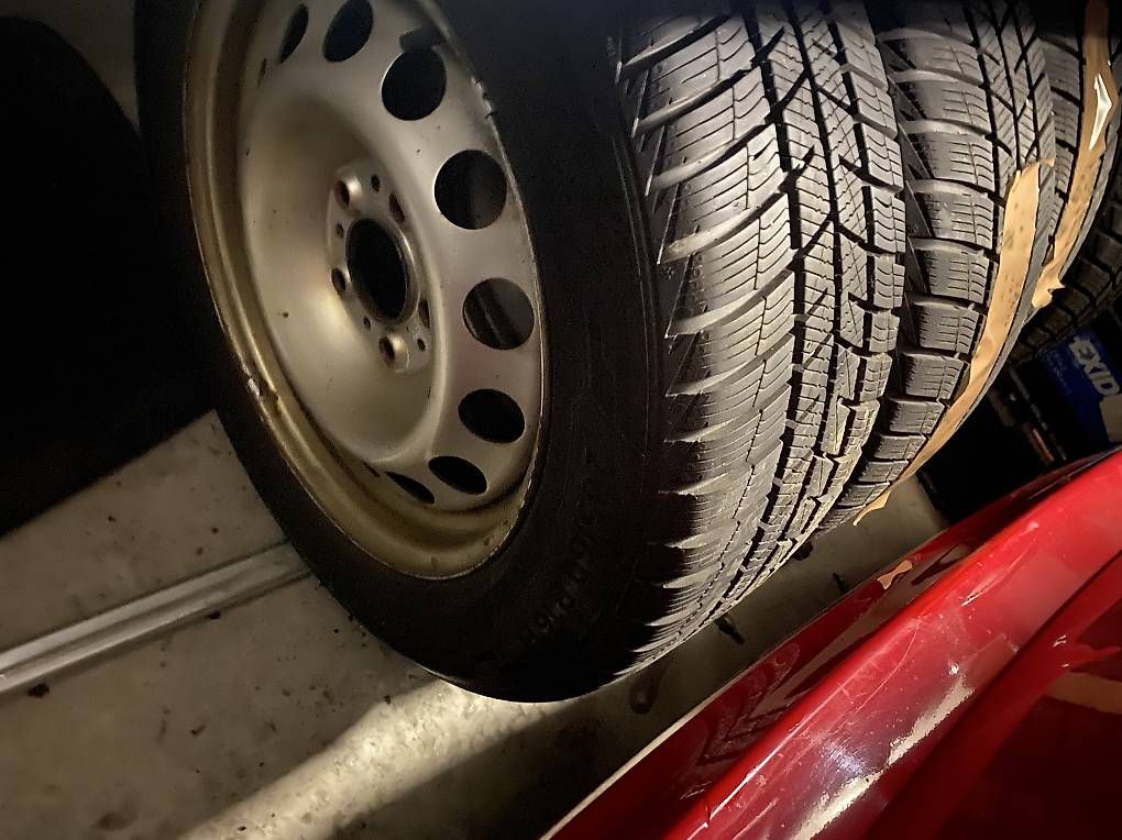 Pneus & Kompletträder: Roue hiver pour mini Cooper 205/60R16 – Gebraucht aus Aigle von Sub087 1