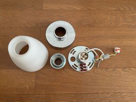 Deckenleuchte aus Glas mit Chromhalterung