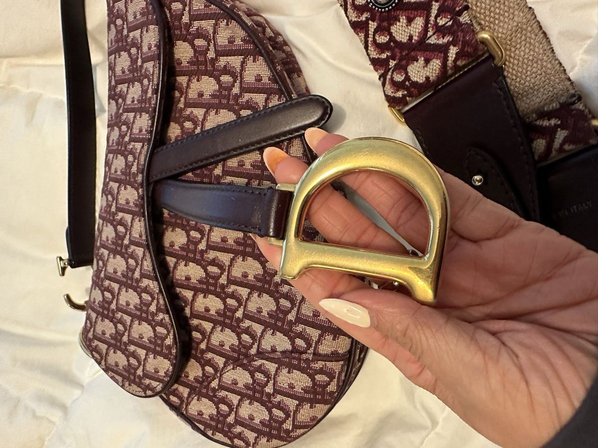 Dior Borse da donna: Dior Saddle Bag Bordeaux mit Strap - Neuwertig! – Nuovo (secondo la descrizione) da Küssnacht am Rigi venduto da lea_9qml 1
