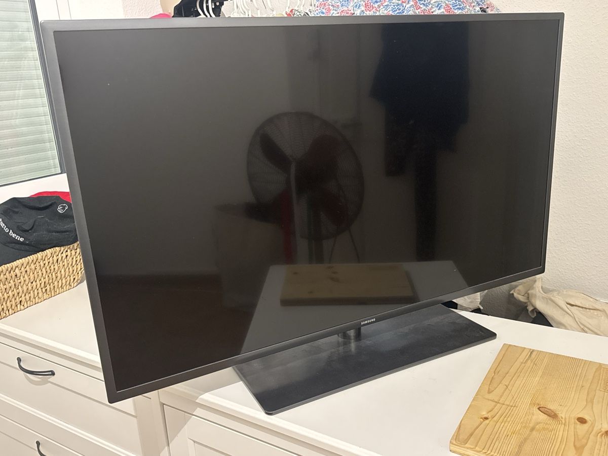 Samsung Fernseher: Samsung TV mit USB und HDMI Anschlüssen – Gebraucht aus Zürich von bertagutowski24 1