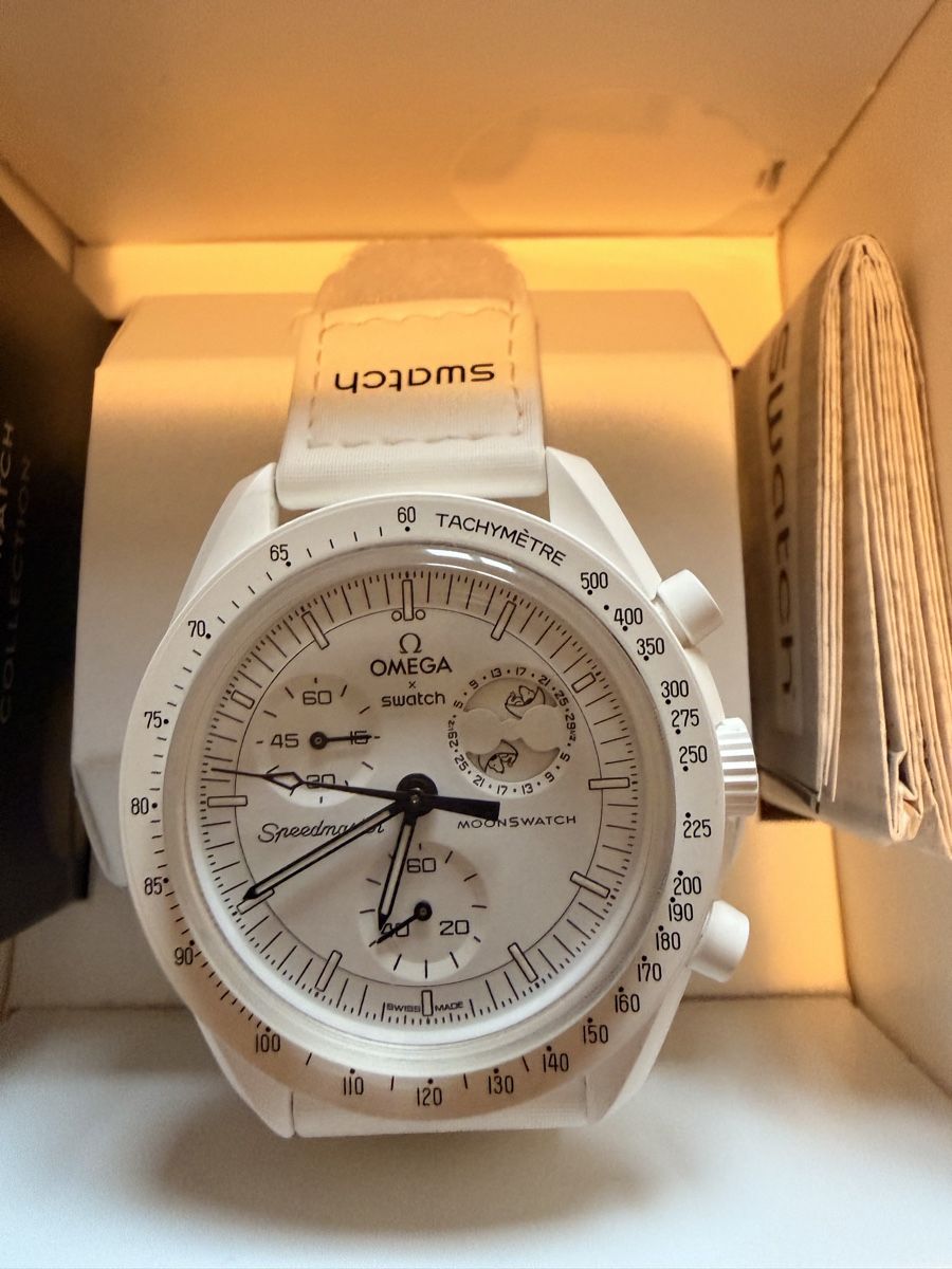 Swatch Montres: Swatch moonwatch Snoppy – D'occasion à Sion par Johan8899 1