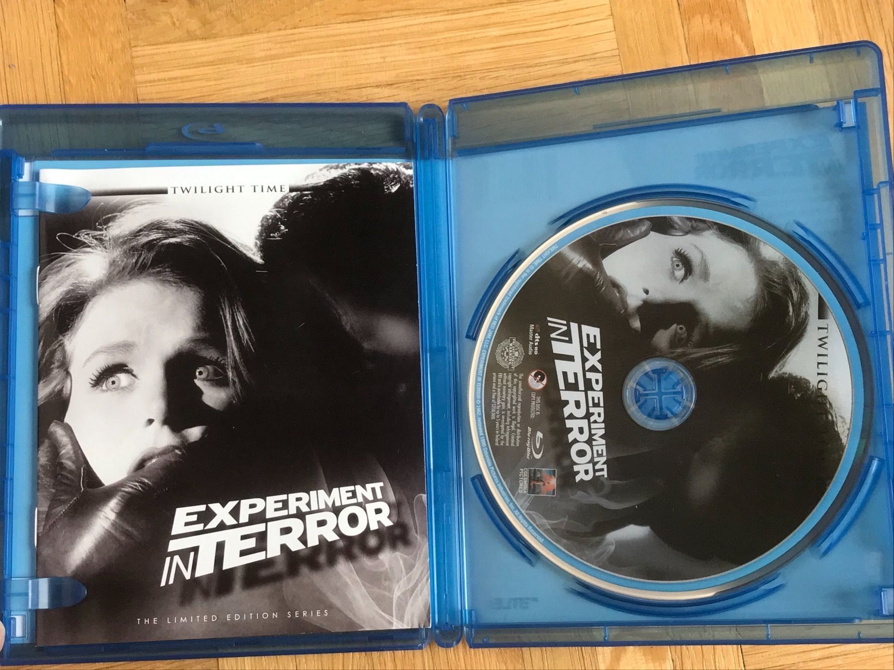 Tutti i DVDs: Experiment in Terror - mit Booklet - Twilight Time - Blu-ray – Nuovo (secondo la descrizione) da Zürich venduto da Malcom 1