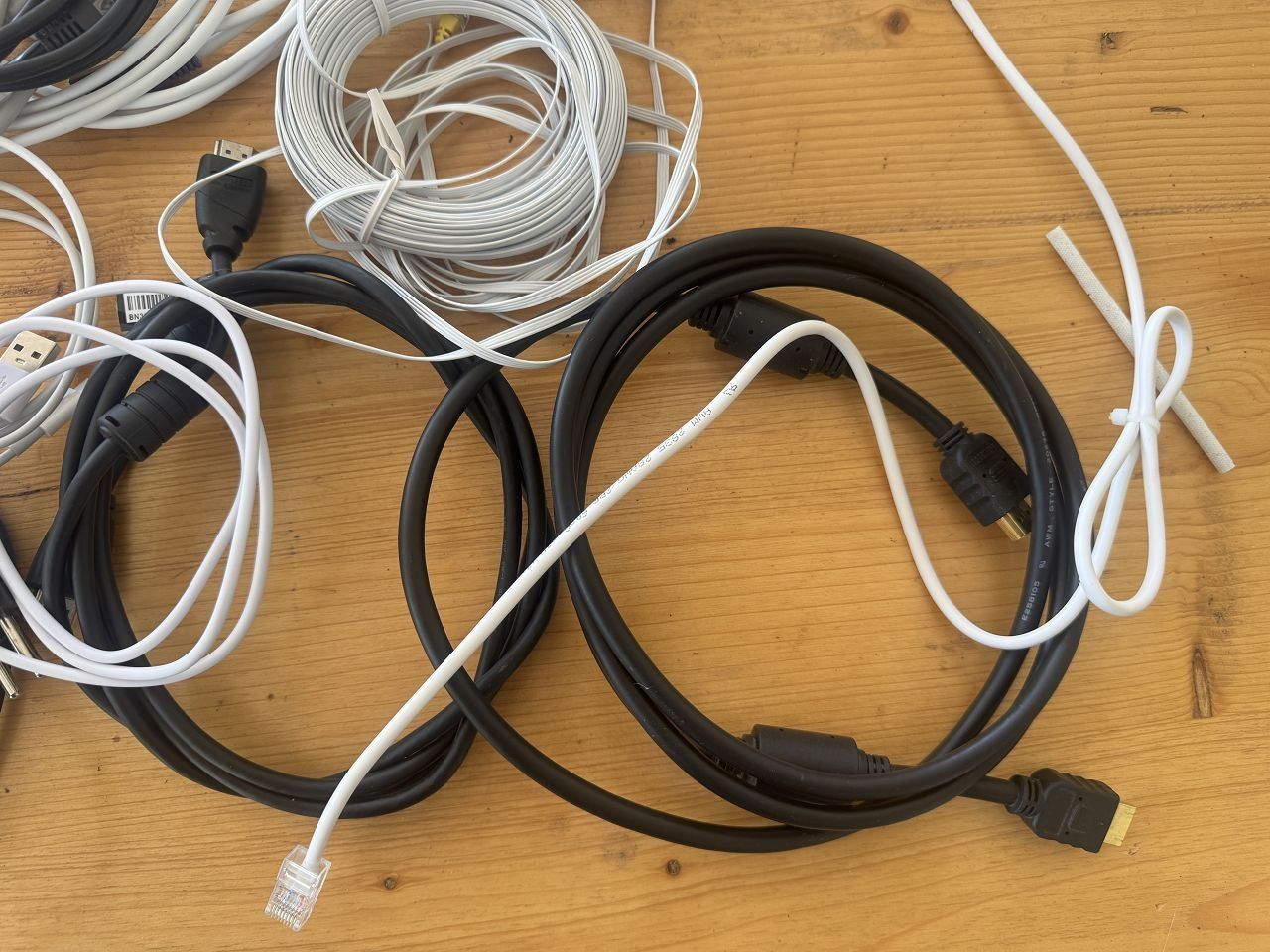 Cavi: Diverses Elektro- und PC-Netzwerk-Kabelmaterial, – Usato da Bremgarten b. Bern venduto da Bbu 7