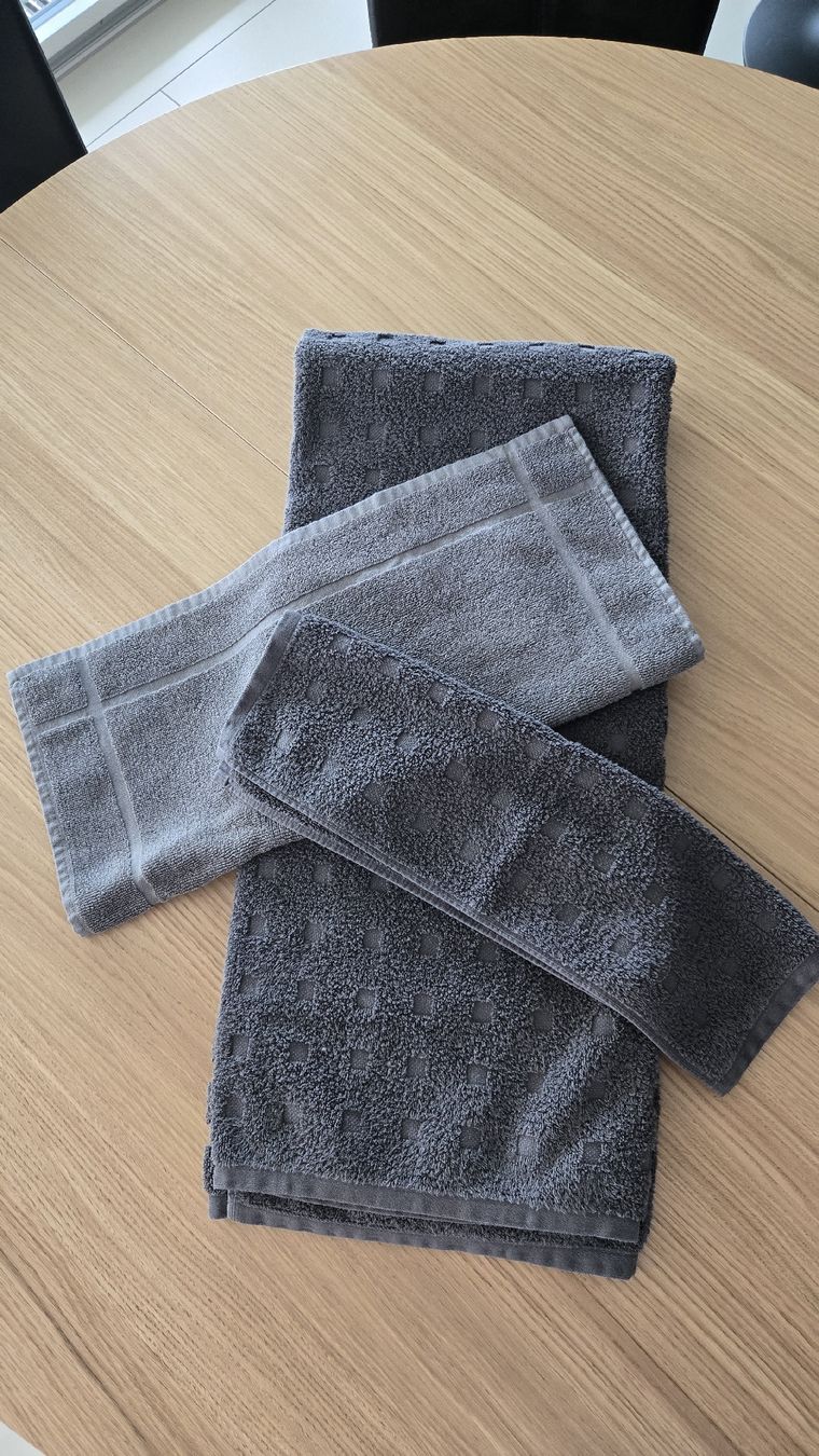 Teli da bagno: Serviettes de bain lot 3 – Usato da Le Pâquier-Montbarry venduto da Gruyere77
