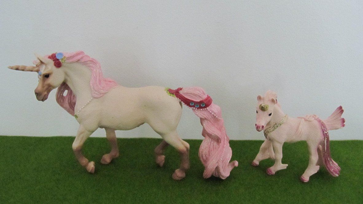 Schleich Giocattoli: Zwei schöne Schleich Bayala Schmuck Einhörner – Usato da Brunnen venduto da Kiwiland1