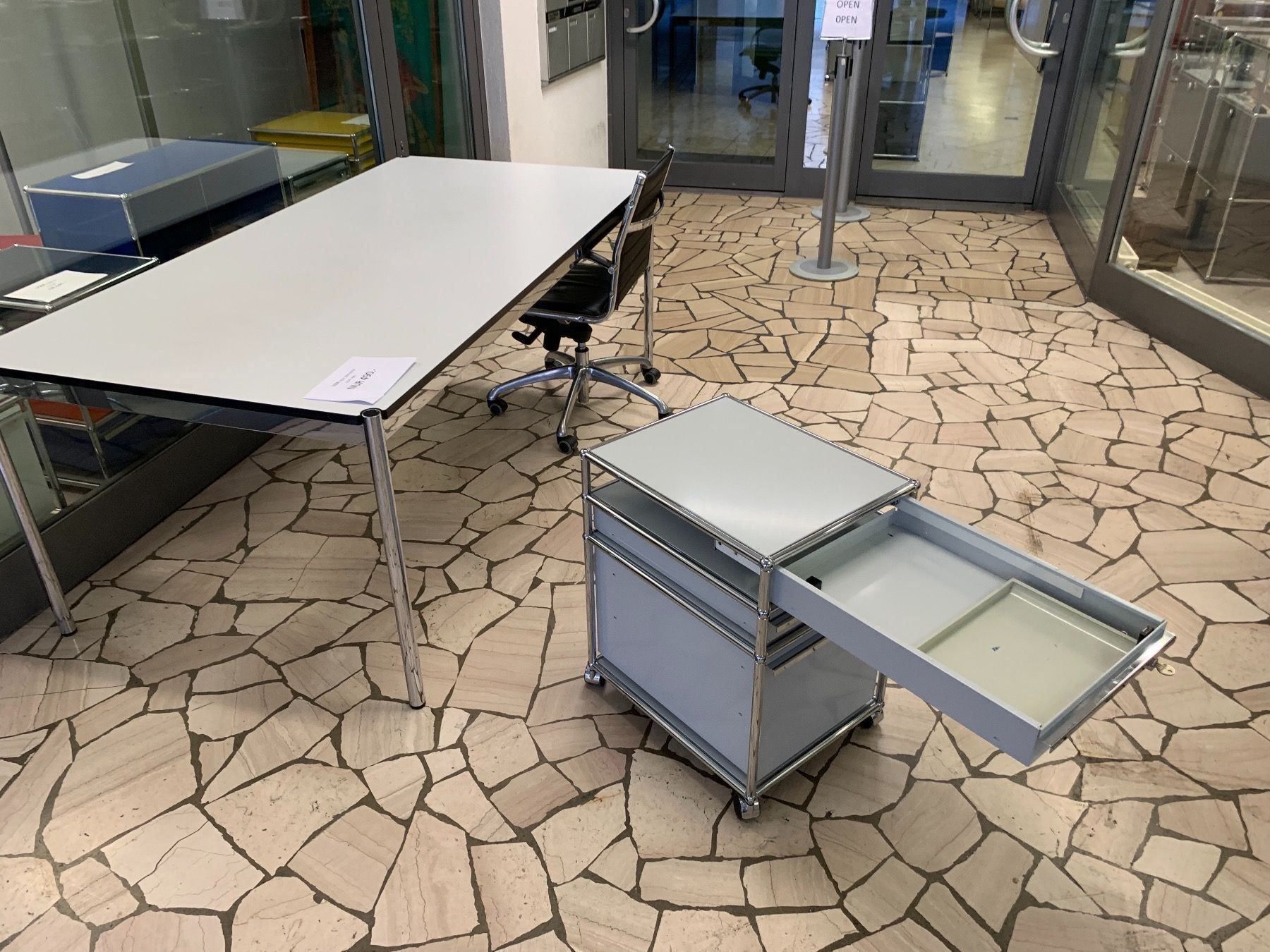 USM Kommoden: USM KORPUS AUF ROLLEN LIEFERUNG GRATIS – Gebraucht aus Thun von Thuno6 2