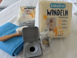 Babylove Windeln Premium, Wickelunterlage, Bürste, Schnuller
