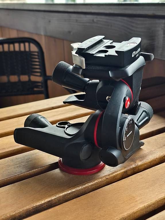 Manfrotto Treppiedi & Teste: Manfrotto Getriebeneiger Kopf – Usato da Kaiserstuhl AG venduto da LSS2003 2