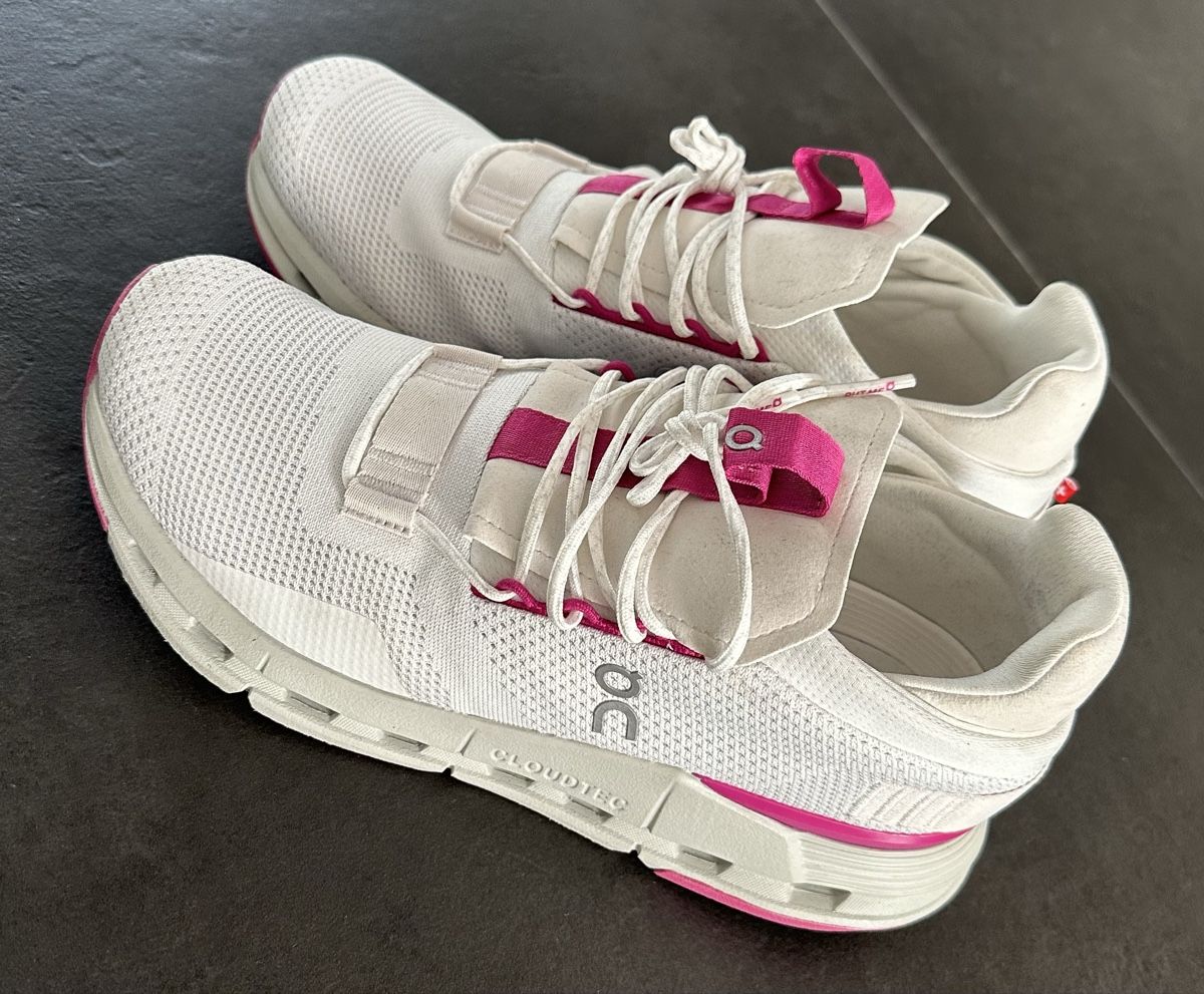 On Scarpe da donna: On Cloudnova Damen Sneaker Weiss/Pink, Grösse 40.5 – Nuovo (secondo la descrizione) da Oberurnen venduto da sead79 1
