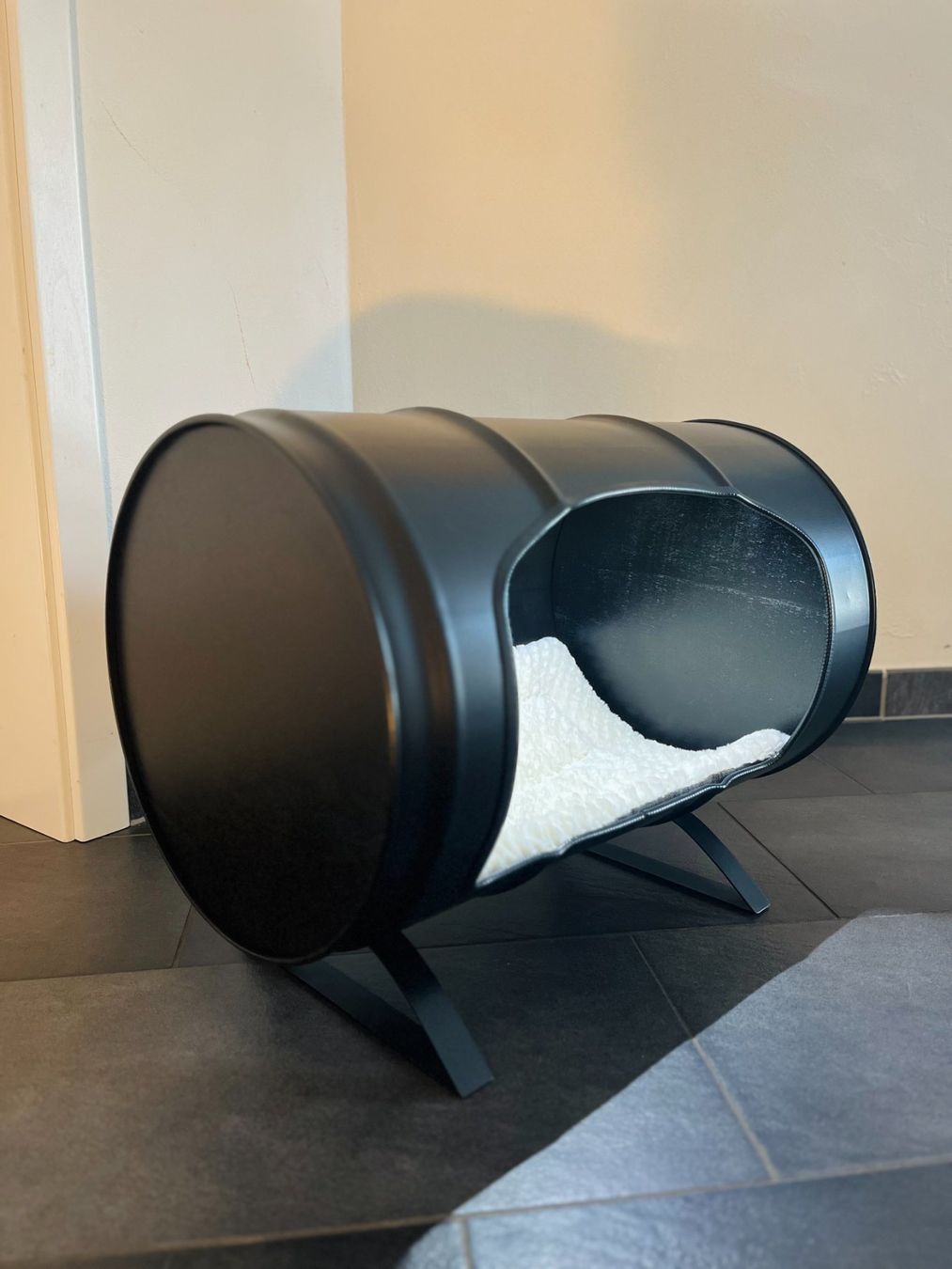 Liege- & Schlafplätze: Baril transformé en panier pour animaux – Neu (gemäss Beschreibung) aus Aproz (Nendaz) von Cheers_and_Woof 1
