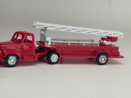 HR-- US Feuerwehr Sattelzug Leiterwagen ca. 1/64