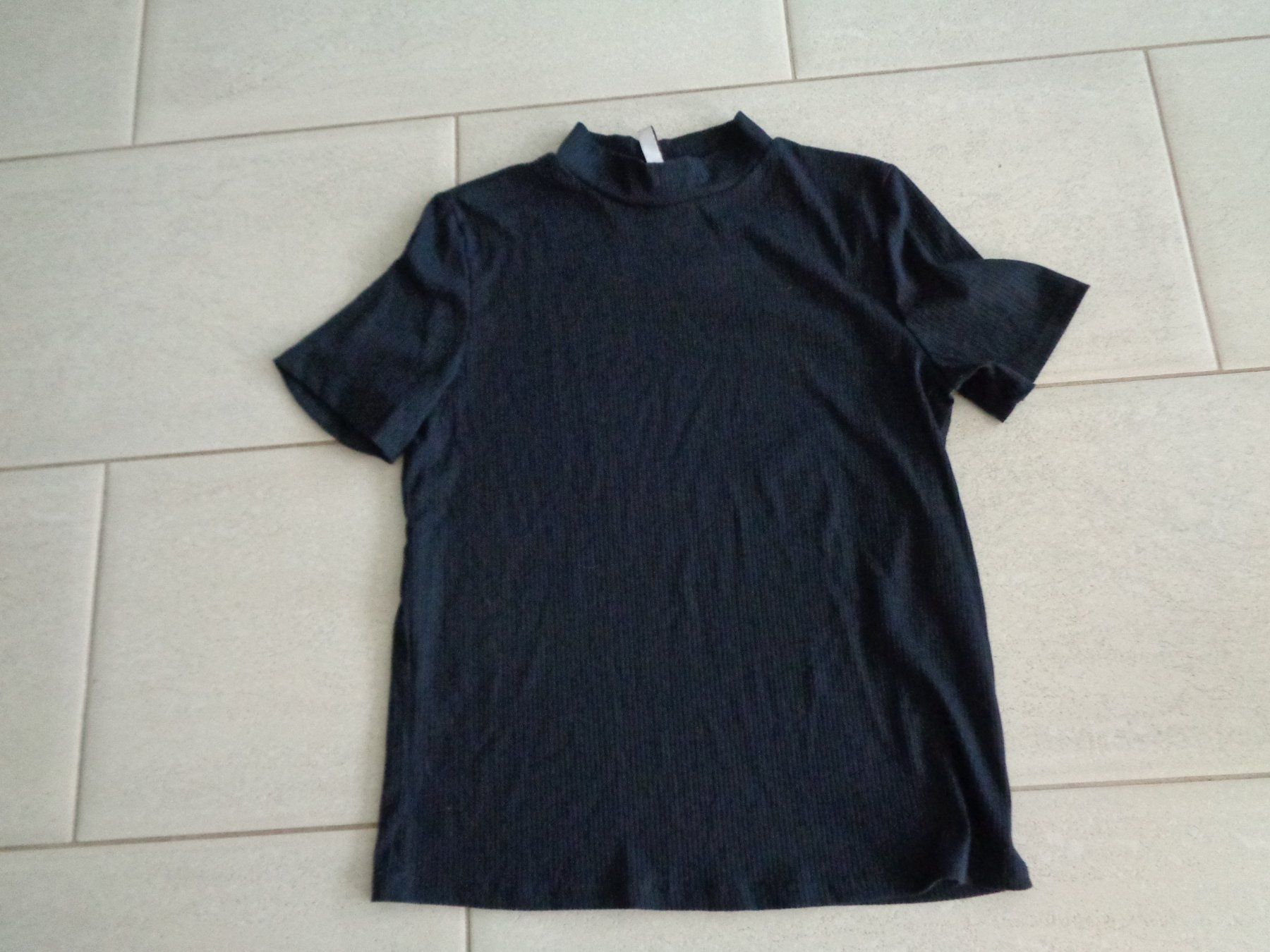 T-Shirts: T-SHIRT GR.L NEUWERTIG – Gebraucht aus Rotkreuz von Samballi