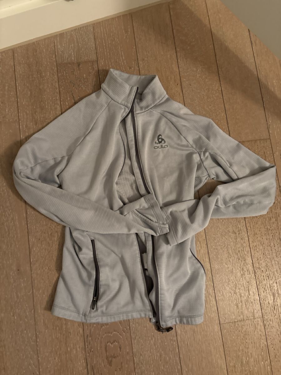 Odlo Giacche: Light gray Odlo jacket, perfect for autumn walks. Size M – Usato da Zürich venduto da muz_5h6k