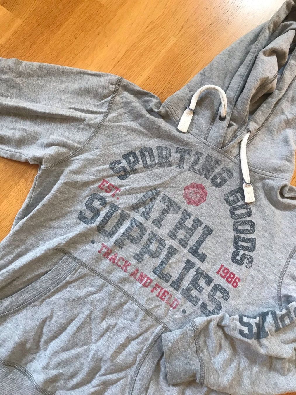 Maglioni & Felpe: Kapuzensweatshirt von Varsity – Usato da Spiez venduto da HomeShoppingSpiez 1