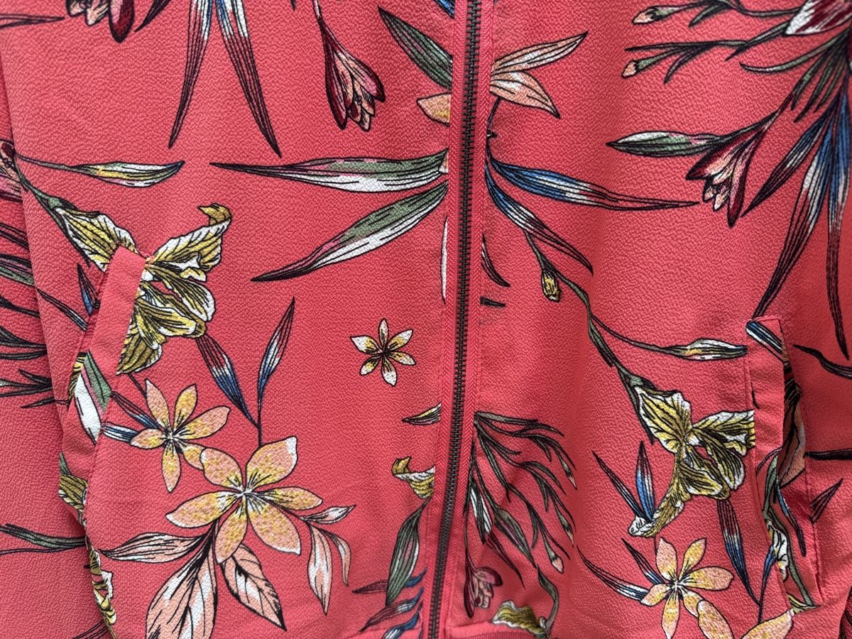 Only Giacche: ONLY Sommerjacke, Gr. 40, rot, Blumenmuster – Usato da Winkel venduto da Schorley 2