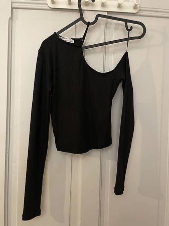 One-shoulder Oberteil von Bershka