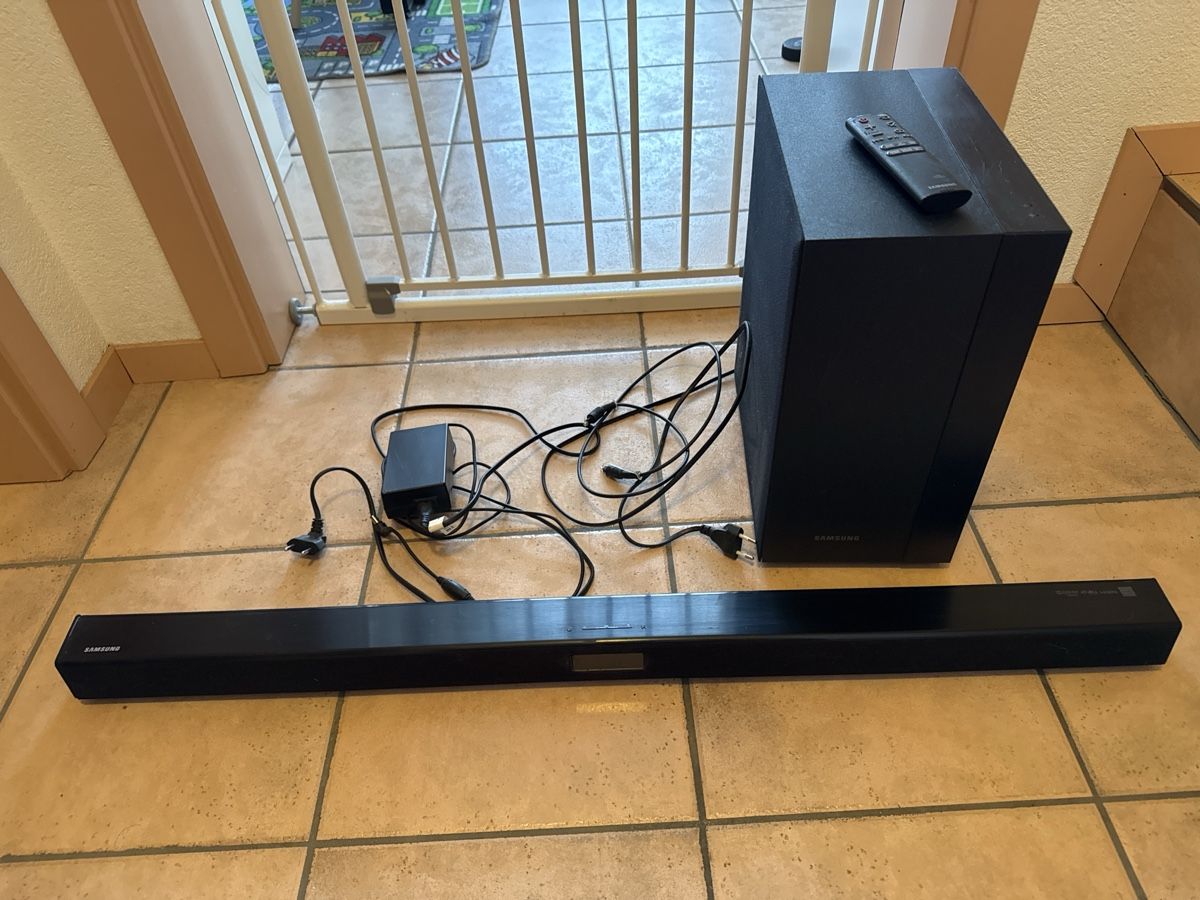 Casse acustiche: Soundbar Samsung con Subwoofer e Telecomando  – Usato da Gudo venduto da cia_kxz9