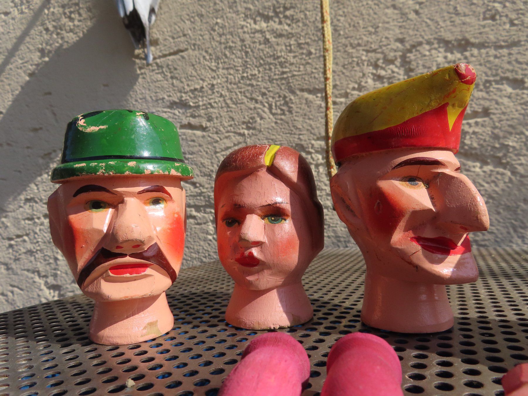 Giocattoli: alte Kasperlifiguren ohne Kleider – Usato da Rombach venduto da Masading 1