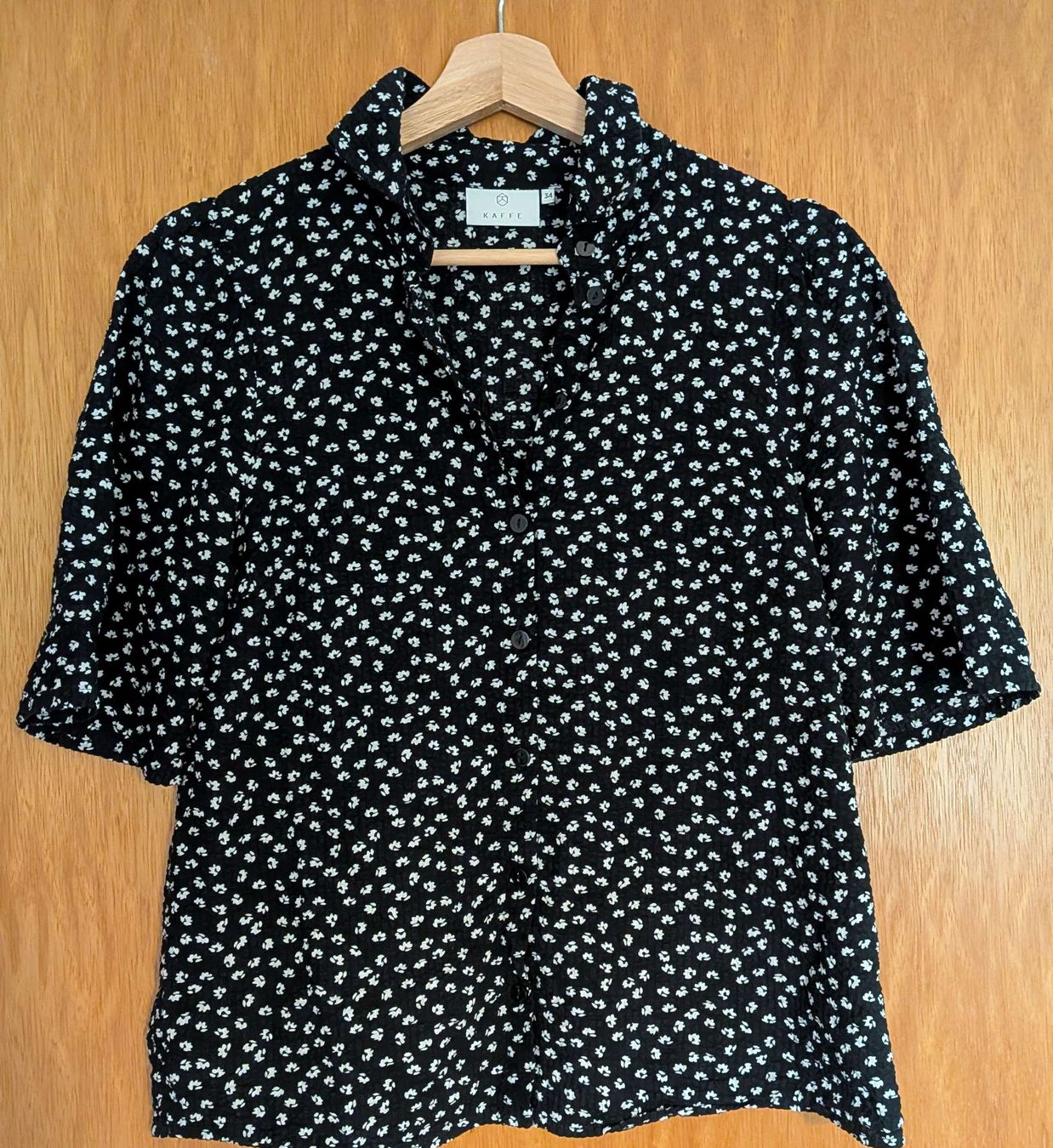 Blusen: Kaffe Bluse schwarz weiss gemustert – Gebraucht aus Winterthur von sha_r2k2