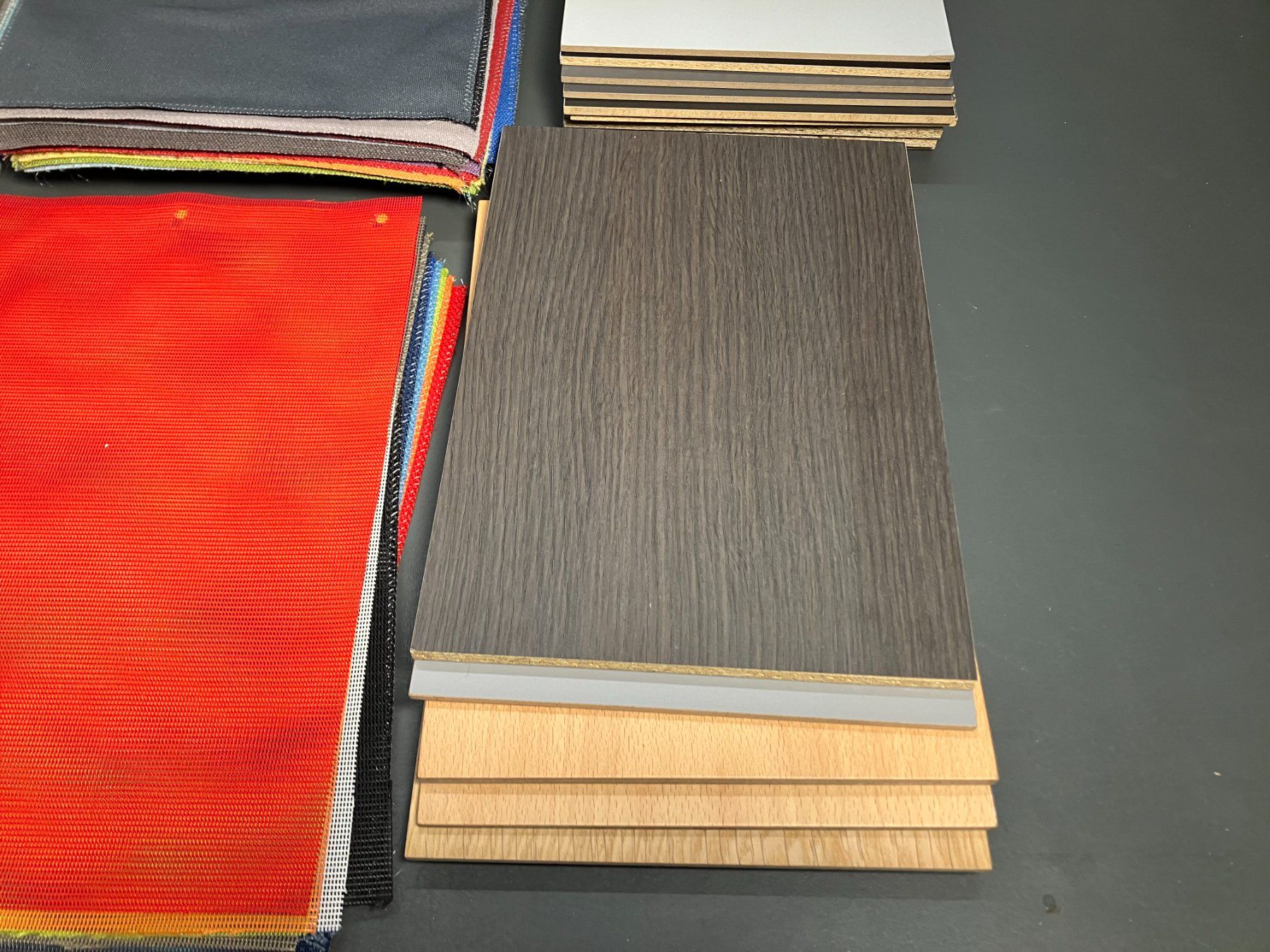 Bastelsets: gr. Posten div. Leder, Textil, Netz u. Oberfl. Muster ab 1.- – Gebraucht aus Lichtensteig von Buy24International 1