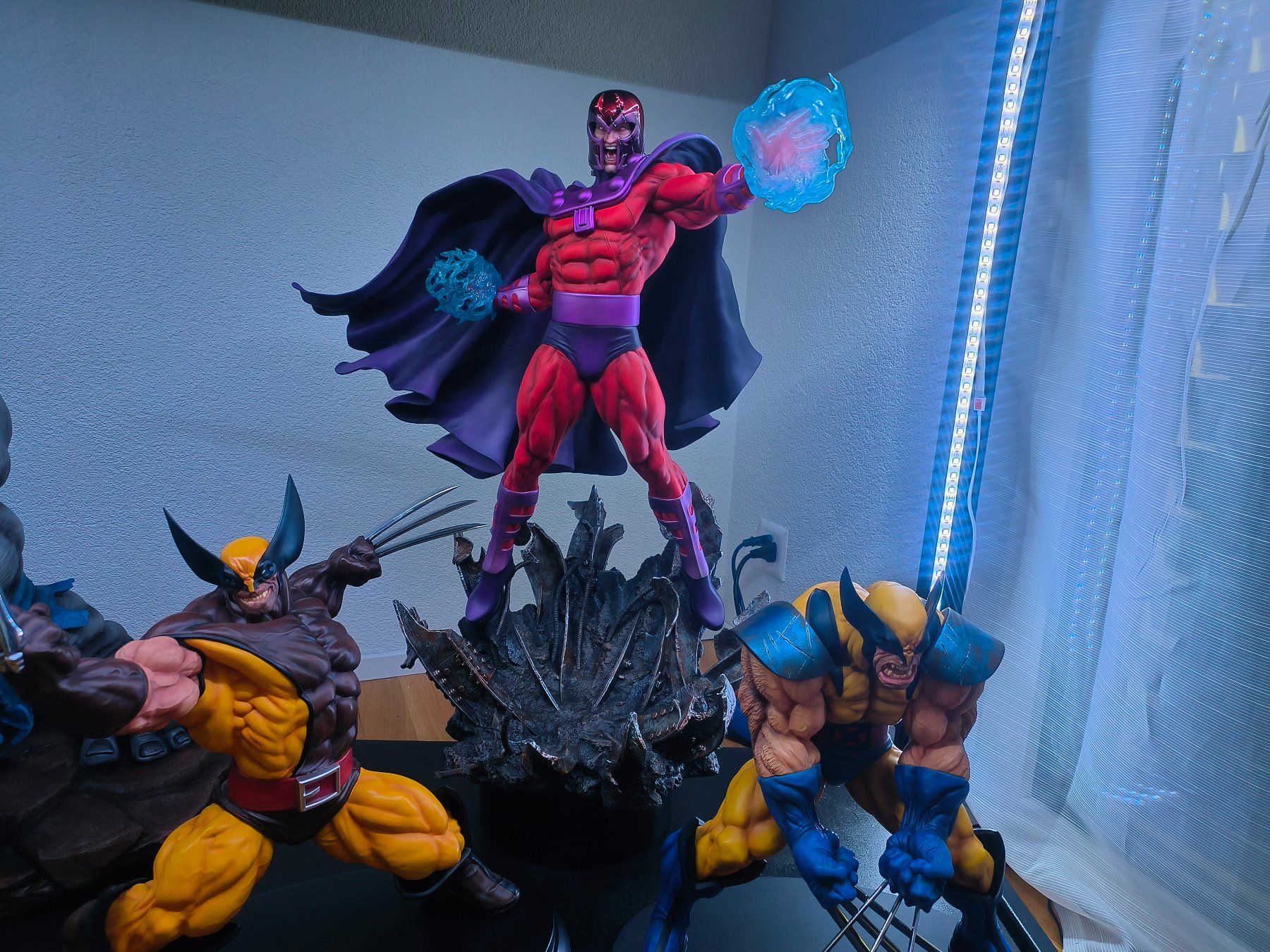Sculture & Statue: Sideshow Magneto + Accessoires – Usato da Niederrohrdorf venduto da elwey