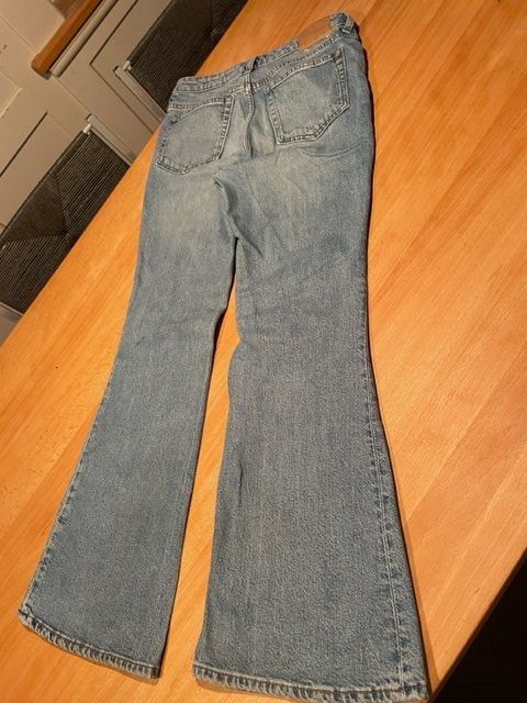 Jeans: Jeans (flared) ca. Gr. 28 – Usato da St.Gallen venduto da NOVEMBER01 1